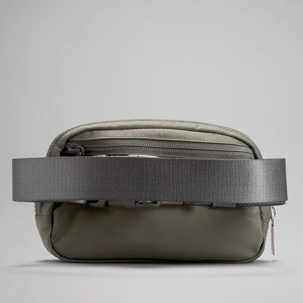 🌿NWT Lululemon Everywhere Belt Bag - Picture 2 of 5